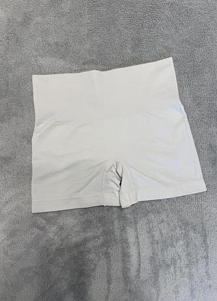 Велосипедки (літні фітнес-шорти) білі