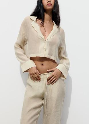 Полупрозрачная струящаяся рубашка укороченного кроя
zara