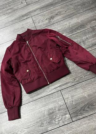 Бомбер винного цвета