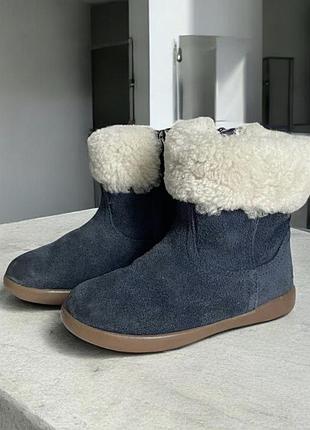 Оригінальні демісезонні черевики ugg для дівчинки