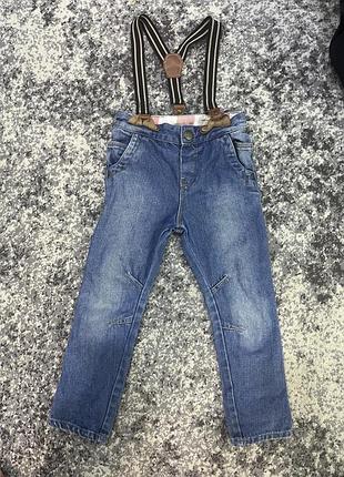 Джинси на підтяжках