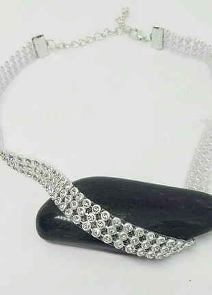 Роскошный нарядный блестящий чокер-колье