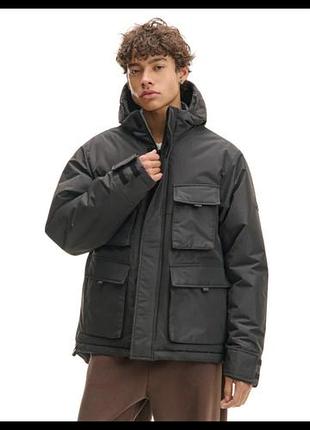 Чоловіча утеплена демісезонна куртка з плотного матеріалу