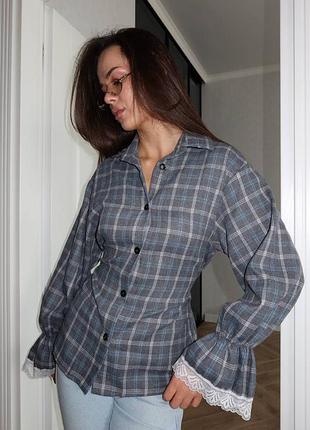 Приталенная рубашка фланель со шнуровкой рукава клеш