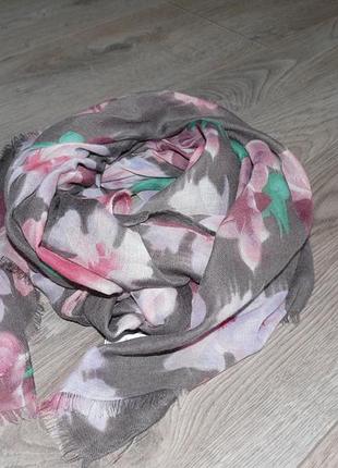 Нежный палантин, шаль