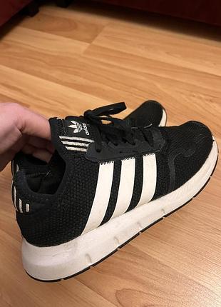 Кросівки стильні чорні унісекс сітка adidas