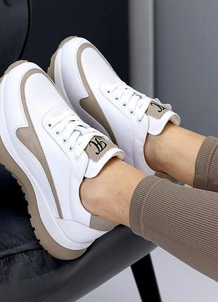 Кросівки жіночі