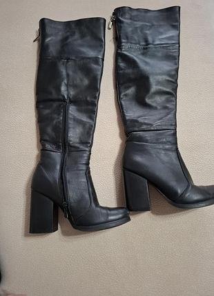 Продам женские кожаные сапоги. кожаные. 36 р.