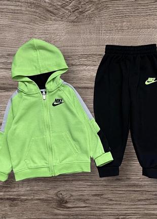 Яскравий спортивний костюм nike на 18-24 місяці
