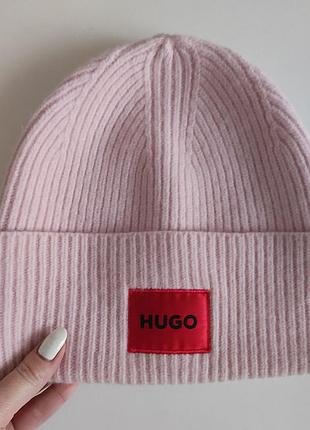 Женская шапка hugo
