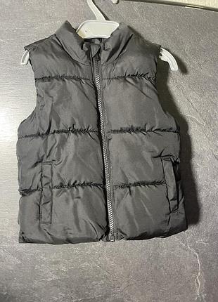 Черная жилетка 2-3 года