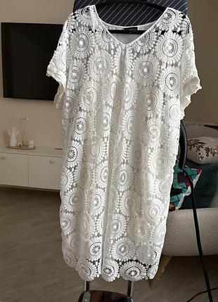 Платье с вышивкой ришелье