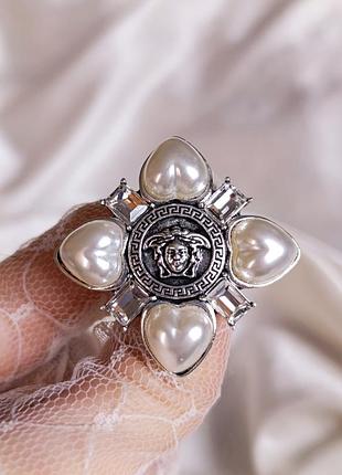 Шикарна брошка із медузою горгоною