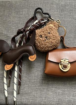 Сучасний брелок на сумку