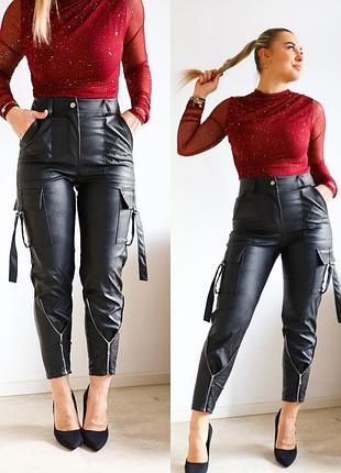 Крутые трендовые брюки из экокожи внизу на молнии shein