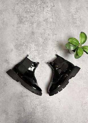 Весняні чоботи для дівчинки