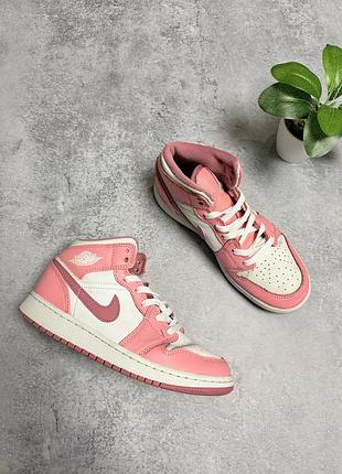 Шкіряні кросівки nike для дівчинки