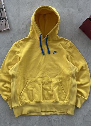 Кофта худі з капюшоном nike hoodie з карманом жовтого кольору з синіми завʼязками і логотипом розмір л