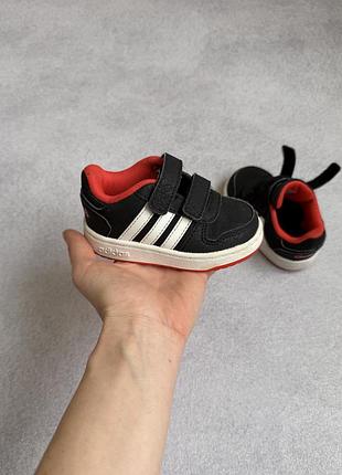 5. кросівки adidas дитячі