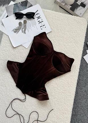 Ефектний оксамитовий корсет в трендових кольорах