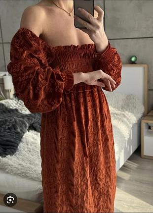 Оксамитова сукня бохо в стилі бріджертонів