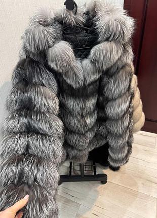 Шуба з натурального хутра чорнобурки з капюшоном