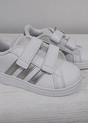 Дитячі кросівки adidas grand court
