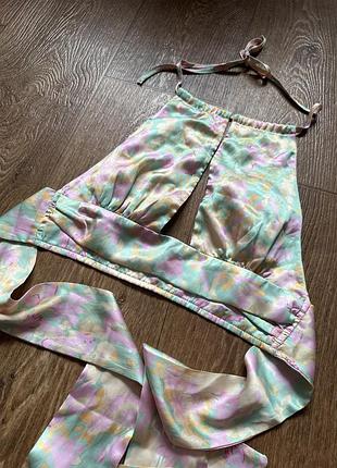 Жіночий топ з завʼязками на спині