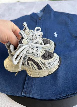 Стильні кросівки для хлопчика та дівчинки