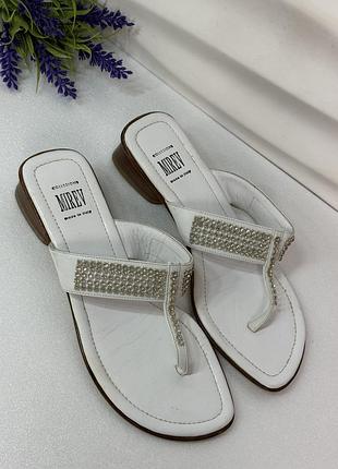 Білі сандалі шльопанці на підборах натуральна шкіра з камінцями