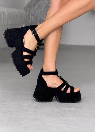 Женские черные босоножки на платформе