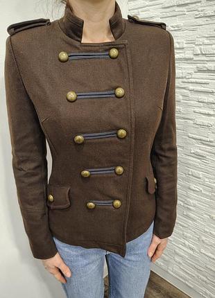 Напівпальто у стилі 
мілітарі/наполеон