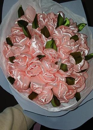 Букет з 33 тюльпанів ручної роботи (атласна стрічка)