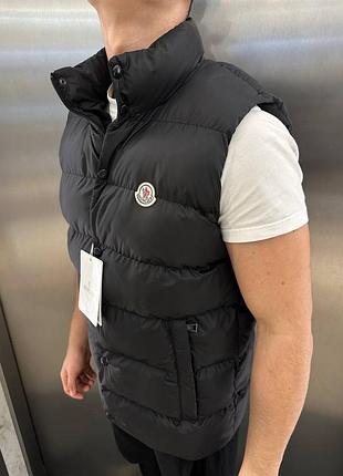 Чоловіча жилетка moncler в чорному кольорі