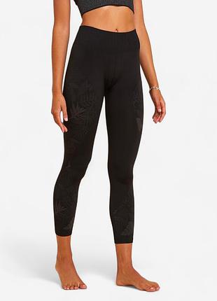 Леггинсы лосины для йоги 7/8 бесшовные динамические черные decathlon