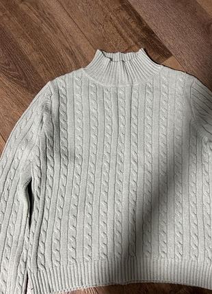 Светр мʼятного кольору