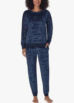 Велюровый монограммный женский костюм dkny оригинал