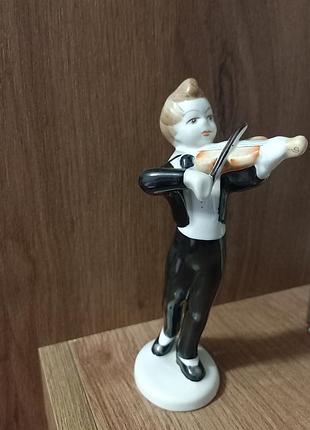 Статуетка порцеляна скрипаль