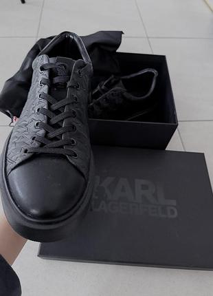 Стильні чоловічі кросівки від karl lagerfeld . верх виготовлений з якісної натуральної шкіри з фактурним плетінням.розмір 44