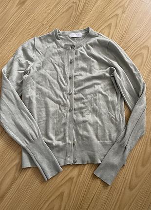 Кофта  в світлому кольорі