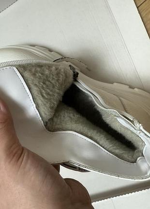 Білі шкіряні зимові черевики