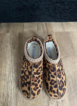 Уггі капці бренда boohoo
