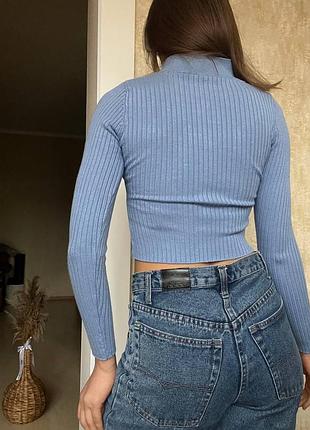 Блакитний вкорочений лонгслів в рубчик 4