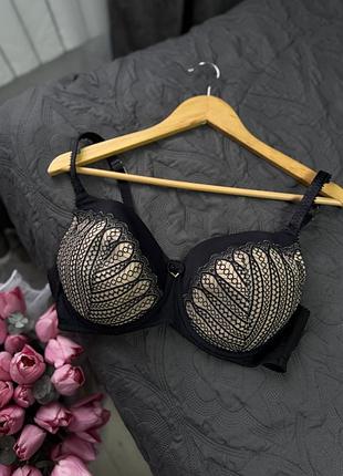 Гарний бюстгальтер
