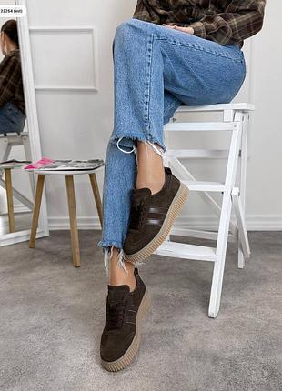 Коричневі замшеві кеди