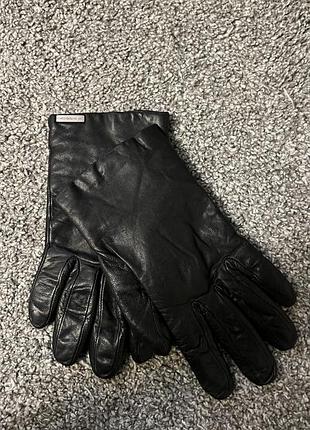 Кожаные перчатки