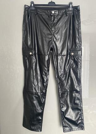 Штани чорного кольору