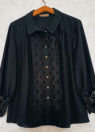 Женская блузка с ажурными вставками