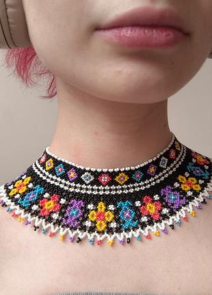 Силянка з яскравими акцентами виготовлена з чеського бісеру