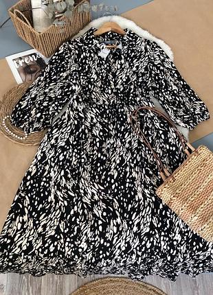 Розкішна нова сукня в принт